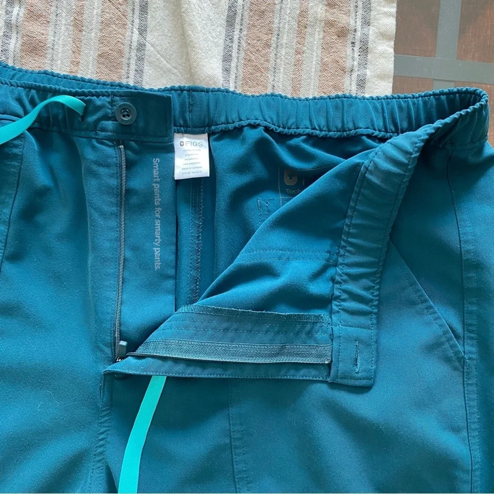 FIGS Teal Blue Cairo Cargo Scrub Pants XL Short